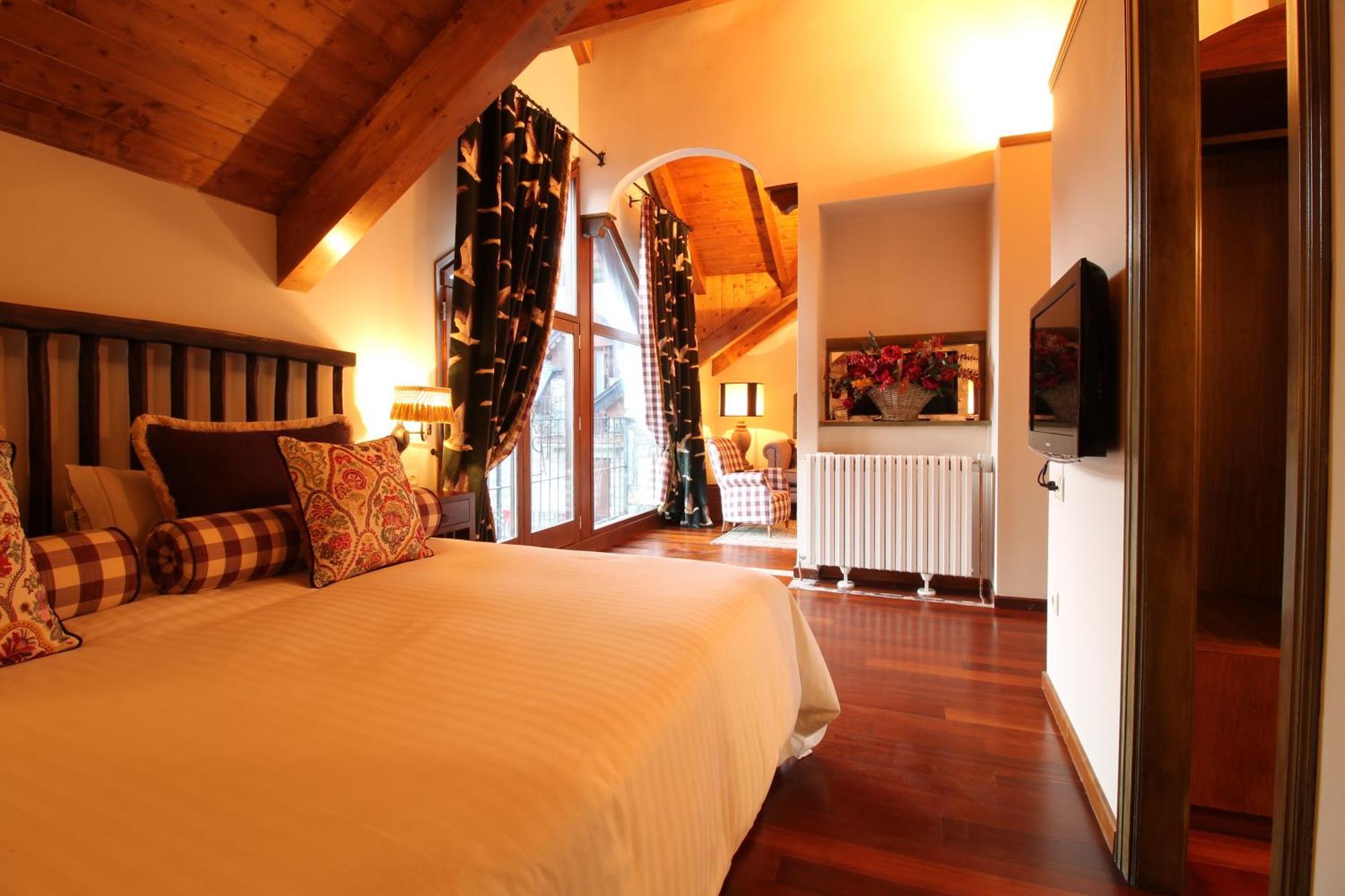 Abadia Del Pirineo Hotel Трамакастиля де Тена Екстериор снимка