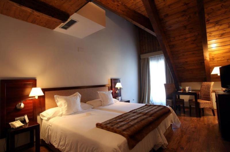 Abadia Del Pirineo Hotel Трамакастиля де Тена Стая снимка